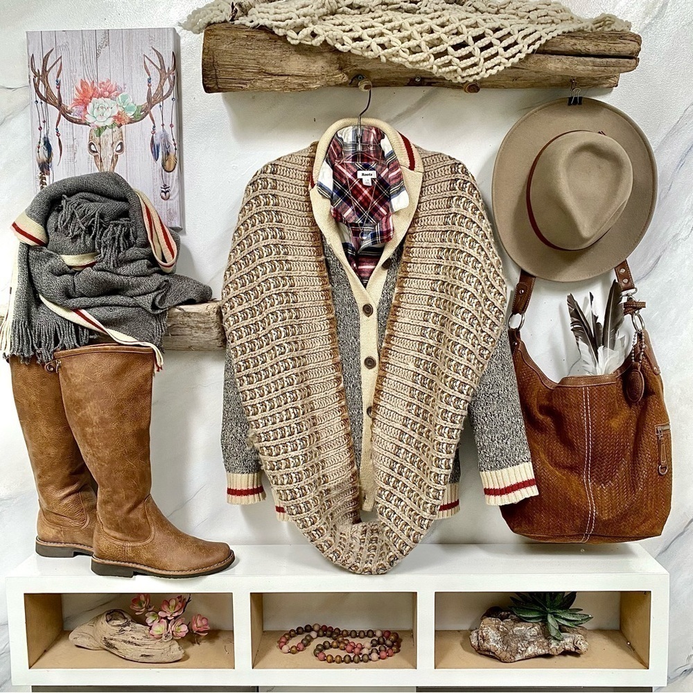 Roots wool chunky scarf/wrap w cabin/cottage/resort vibe & infinity style